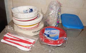 lot 5108 image: Lot of Disposable Kitchenware - Bowls, Plates, Knives, Cup and More
