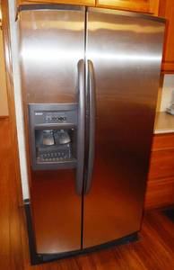 lot 5114 image: Kenmore Coldspot Side-by-side Refrigerator - MODEL 106-5438330 - Currently Cold & Making Ice VERY CLEAN