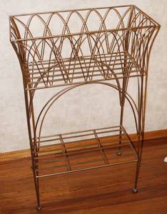 lot 5117 image: Cute Metal Housewares Basket Shelf
