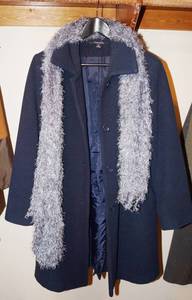 lot 5119 image: Nice Womens Winter Coat - Chadwicks Size 6 wscarf Navy Color