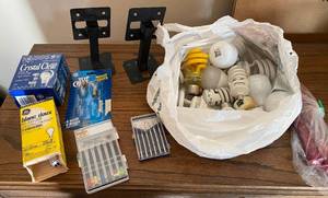 lot 5130 image: Light Bulbs - 2 Mini Screwdriver Sets and Two Heavy Duty Wall Brackets