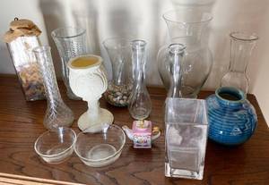 lot 5139 image: Party Light, PYREX and More - Glass Decor Lot - Cool