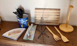 lot 5140 image: Housewares Lot - Bamboo, Wood, Pottery & Utensils, NEW Paper Roll Holder and More