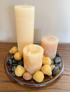 lot 5142 image: Awesome Tri-Candle Display w Rocks and Autumn Decor Items - Candles are nice and NEW
