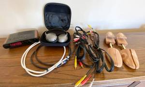 lot 5150 image: Cedar Shoe Stretchers, Electronic Cables, clock radio and Headphones