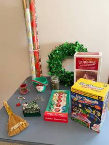 lot 5169 image: Star Shower Motion XMas Laser Lights $49.99 retail  And other Nice Holiday Items