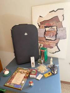 lot 5185 image: Nice Suitcase and other Misc Items - Some X-Mas and GOLFERS COMMANDMENTS PLAQUE