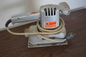 lot 5274 image: Black &amp Decker U-140 Utility Finishing Sander - nice
