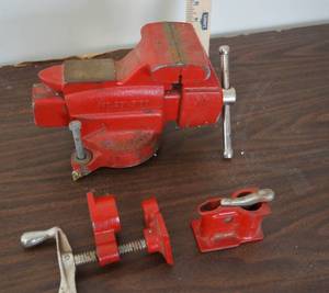 lot 5273 image: Vintage Craftsman No.391-5180 Swivel Bench Vise 3 12 Jaws - with accessories and mounting bolts - This one is a collector and is expensive What a find