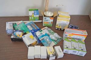 lot 5277 image: Large Lot of Light Bulbs - Many Style, Kinds and Wattages - See pics - all new
