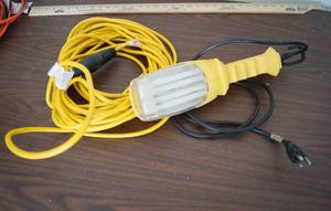 lot 5281 image: Great Yellow Cord Drop light  Shop Lamp w Long Extension Cord. WORKS