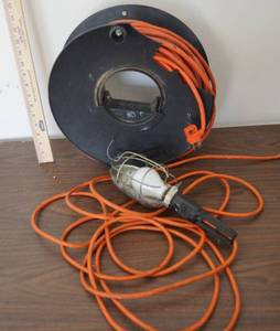 lot 5282 image: Orange Cord Drop light  Shop Lamp w Long Extension Cord. WORKS
