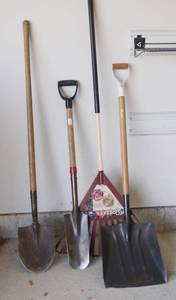 lot 5291 image: Gardening Lot of 3 Shovels and a nice Rake