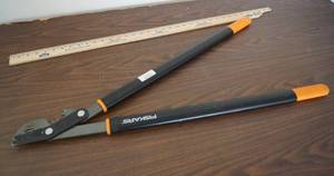 lot 5295 image: Fiskars Long Handled Pruners
