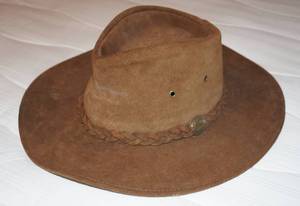 lot 5197 image: Mens Leather Hat - HENSCHEL HAT CO. Made in USA size Medium VERY, very nice Hat