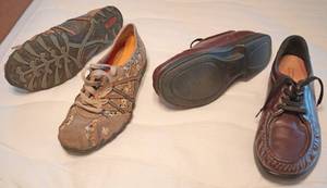 lot 5206 image: Lot of 2 Pairs of Comfy Womens shoes - reiker and aravon&nbsp - fits Size 8M - Non smoking, pest and pet free home.