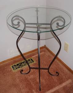 lot 5208 image: Nice Wrought Iron and Glass Entryway Table - 20 surface, 29 tall - High style