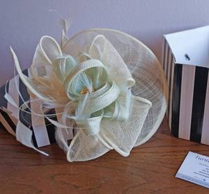lot 5215 image: Fancy Kentucky Derby HatHeadband Style - New in Box - TURNING HEADS by Del-Ziner - mother-of-the-bride hat
