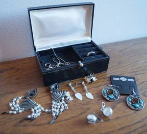 lot 5218 image: Lot of very nice Ladies Jewelry - see photos