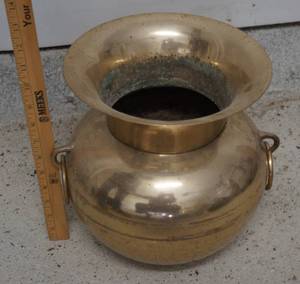 lot 5227 image: Metal Brass SPITOON- Top ring Detaches. Over a foot tall
