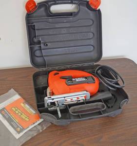 lot 5231 image: Nice Jig Saw in Case - Black and Decker - JS500&nbsp w. papers - works