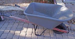 lot 5062 image: True Temper Wheel Barrow - Good Condition - Wheel Barrel