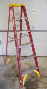 lot 5070 image: Warner 6ft. Folding Step Ladder M#FS206