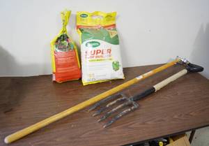 lot 5072 image: Lawn Care Lot - Turf Builder, Wooden Tool, and Pitch Fork