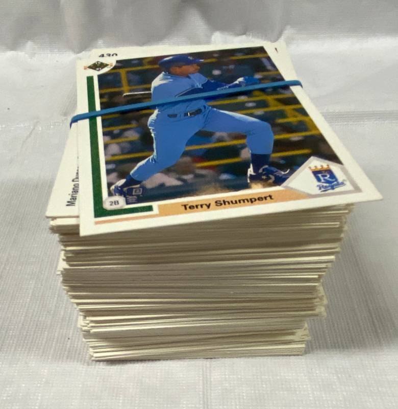 lot 94843 image: Big Lot of Baseball Cards