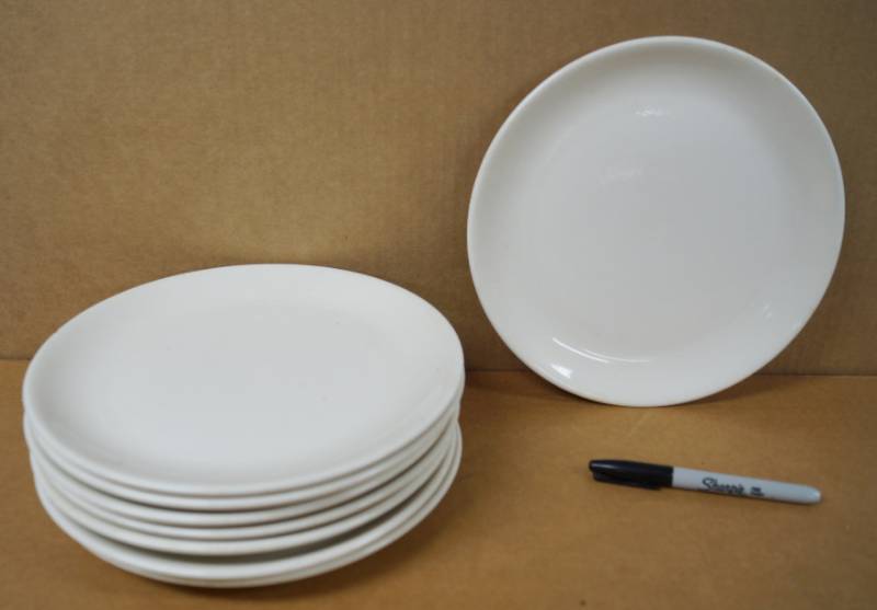 lot 97825 image: Lot of 8 Round Plates, 10 12 Wide