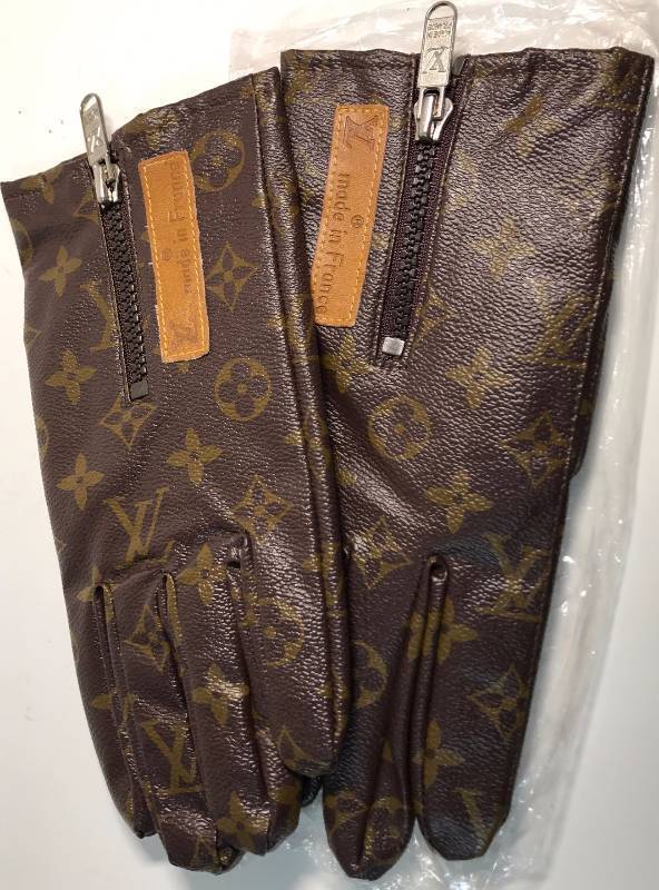 lot 93020 image: NEW Brown Designer Gloves Labeled Made in France (Size Large)