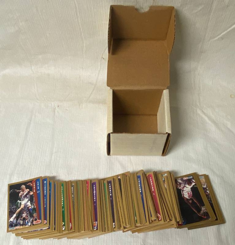 lot 98004 image: VINTAGE - HUGE Set of NBA Basketball Cards
