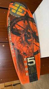 lot 8260 image: Edge 5 Forty x4 Phaser Equipped Wakeboard