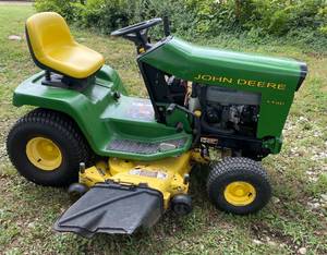 lot 99048 image: John Deere Riding Lawnmower - Starts - Runs - Cuts - Watch VIDEO
