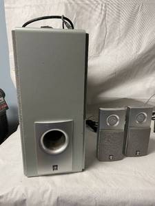 lot 99051 image: Yamaha Subwoofer and Side Speakers - Fancy