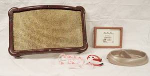 lot 93017 image: Cat Scratch Pad, Picture, Cat Dish and Collars
