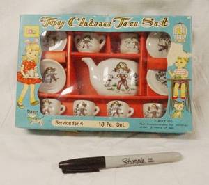lot 93030 image: Vintage Childrens Toy China Tea Set - Service for 4 - Made in Japan