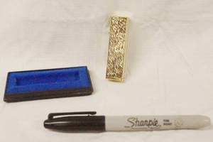 lot 93037 image: Vintage Gold Color Lighter