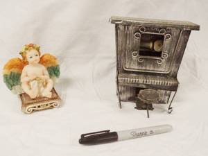 lot 93045 image: Angel Figurine & Piano Music Box