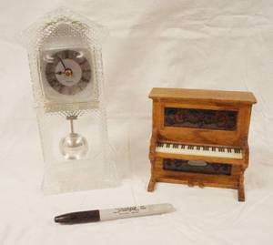 lot 93046 image: Piano Music Box and Glass Clock, runs w Battery