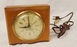 lot 95000 image: Vintage Seth Thomas Electric Clock - Beautiful Style