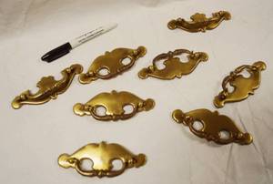 lot 95002 image: Lot of 8 Vintage Drawer Pulls - Brass Colored