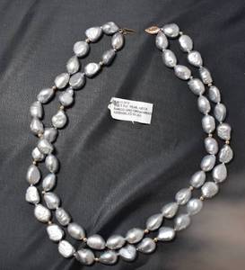 lot 16 image: NWT Cultured Freshwater Grey Pearl Necklace