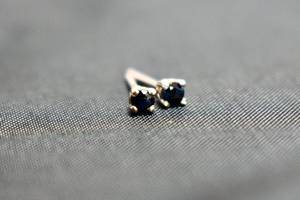 lot 18 image: .10ct Natural Blue Sapphire Earrings