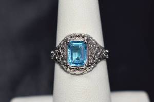 lot 22 image: 2ct Blue Topaz Sterling Silver Ring