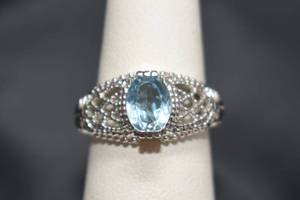 lot 24 image: 1.5ct Blue Topaz Sterling Silver Ring