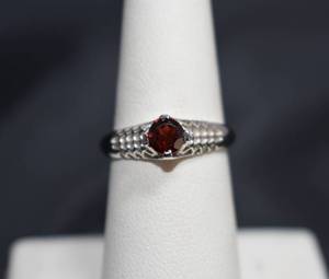 lot 25 image: .75ct Garnet Sterling Silver Ring