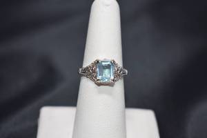 lot 30 image: 2.5ct Sky Blue Topaz and Sterling Silver Ring