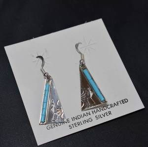 lot 45 image: Bernie Sandova Beaded Dangle Earring, Navajo Handmade