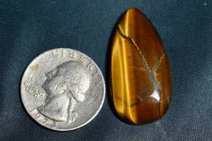lot 74 image: 14ct Tigers Eye Cabochon